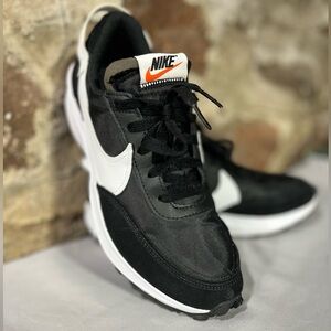 Nike Women’s Waffle Debut